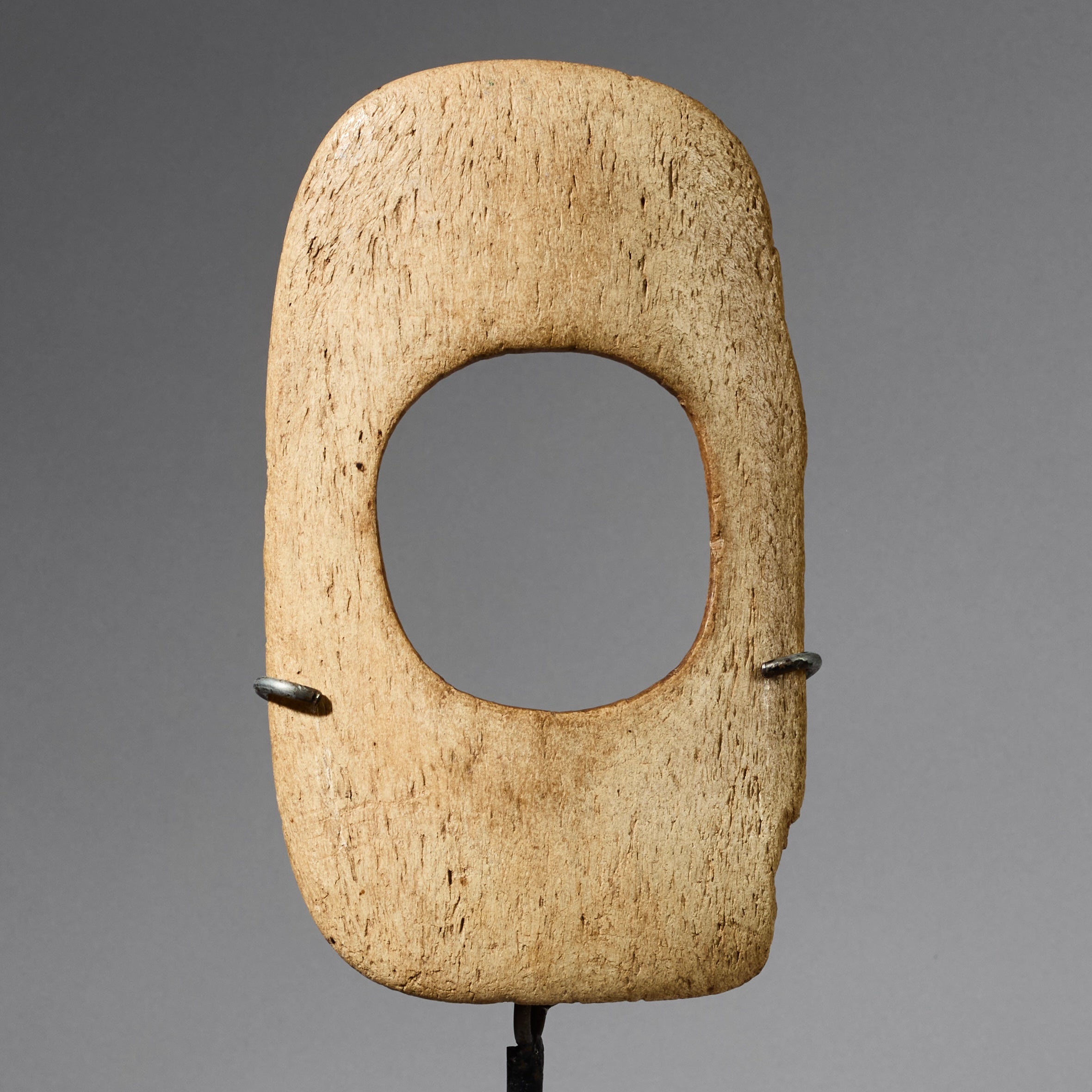 AN ICONIC LARGE BONE  BRACELET FROM GURUNSI TRIBE , BURKINA FASO  ( No 6236