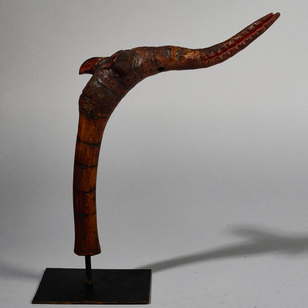 A ZOOMORPHIC STATUE FROM PAPUA NEW GUINEA , PRETTY OCHRE PIGMENTS , TALL 85CM   ( No 6245)