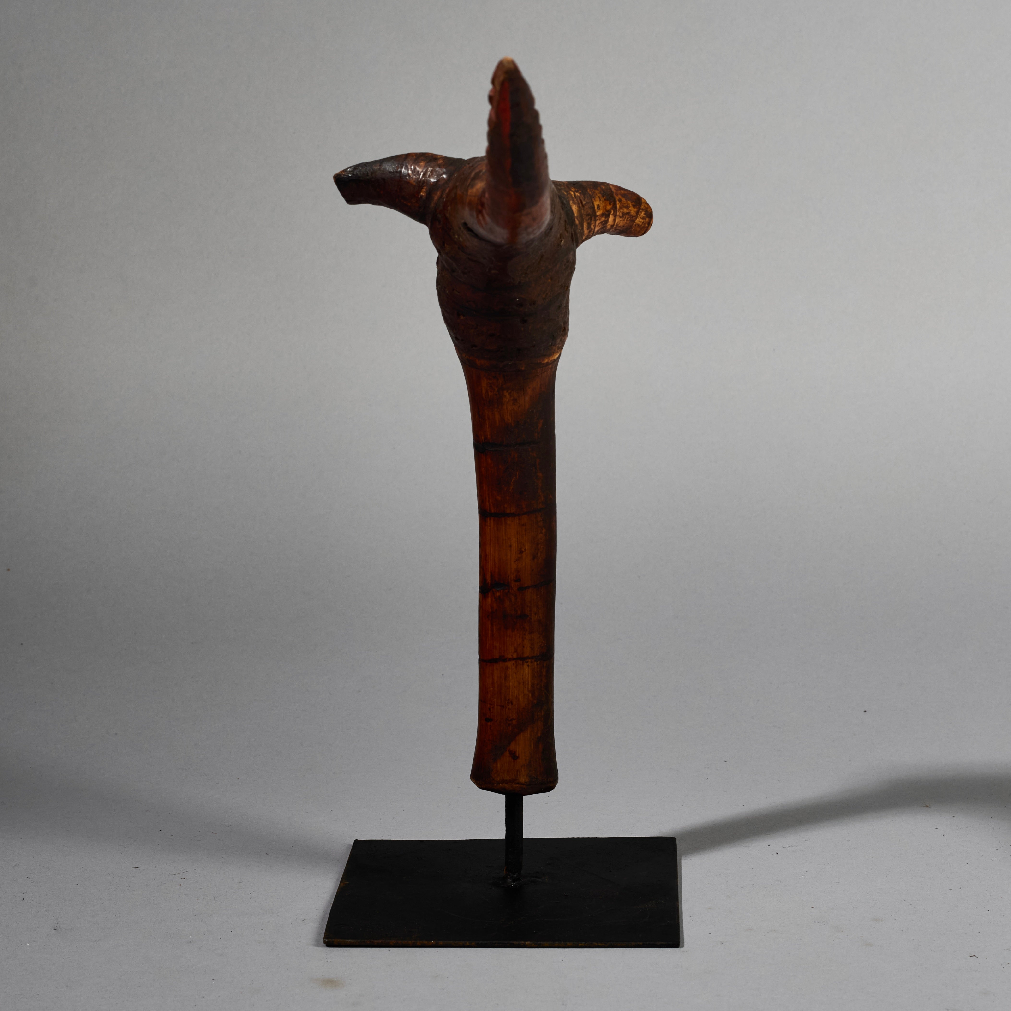 A ZOOMORPHIC STATUE FROM PAPUA NEW GUINEA , PRETTY OCHRE PIGMENTS , TALL 85CM   ( No 6245)