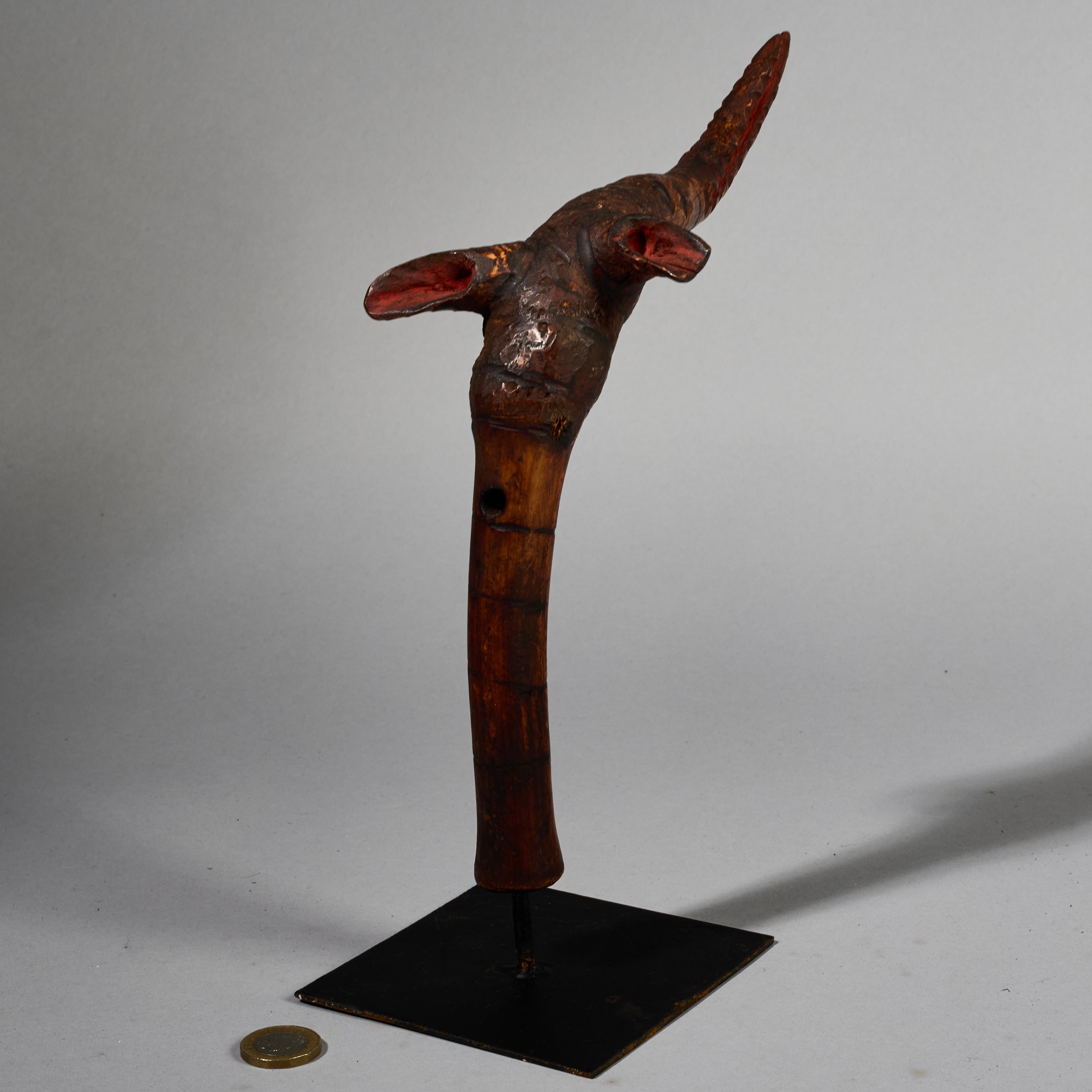 A ZOOMORPHIC STATUE FROM PAPUA NEW GUINEA , PRETTY OCHRE PIGMENTS , TALL 85CM   ( No 6245)