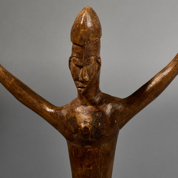 A FINE LOBI STATUE WITH OUTSTRETCHED ARMS (No 6232)