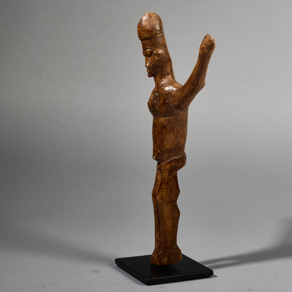 A FINE LOBI STATUE WITH OUTSTRETCHED ARMS (No 6232)
