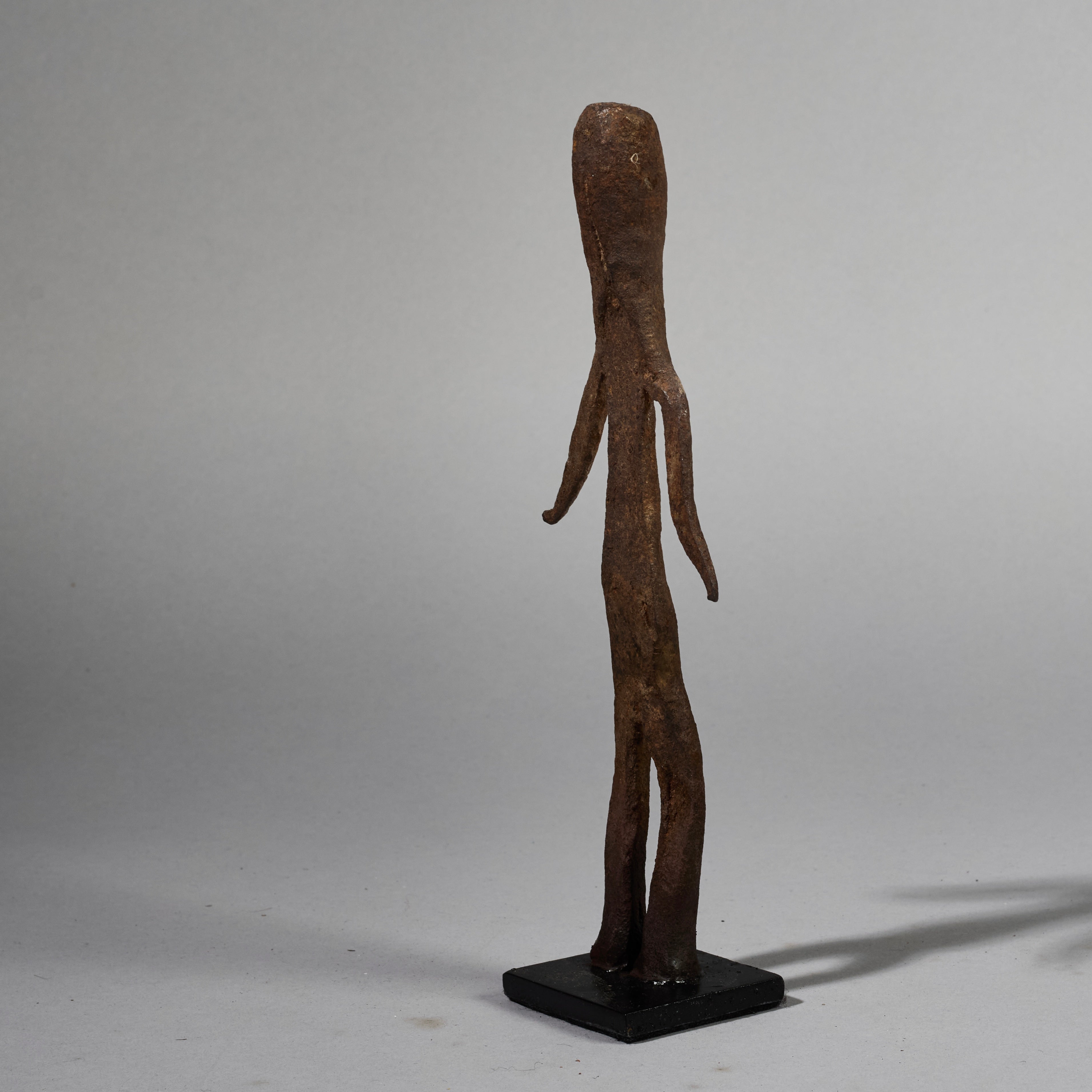 A STRIKING IRON FIGURE FROM LOBI TRIBE BURKINA FASO ( No 5196 )