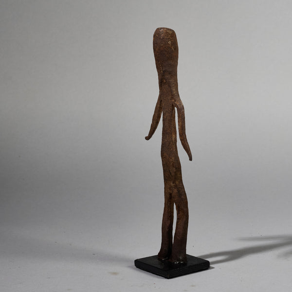A STRIKING IRON FIGURE FROM LOBI TRIBE BURKINA FASO ( No 5196 )