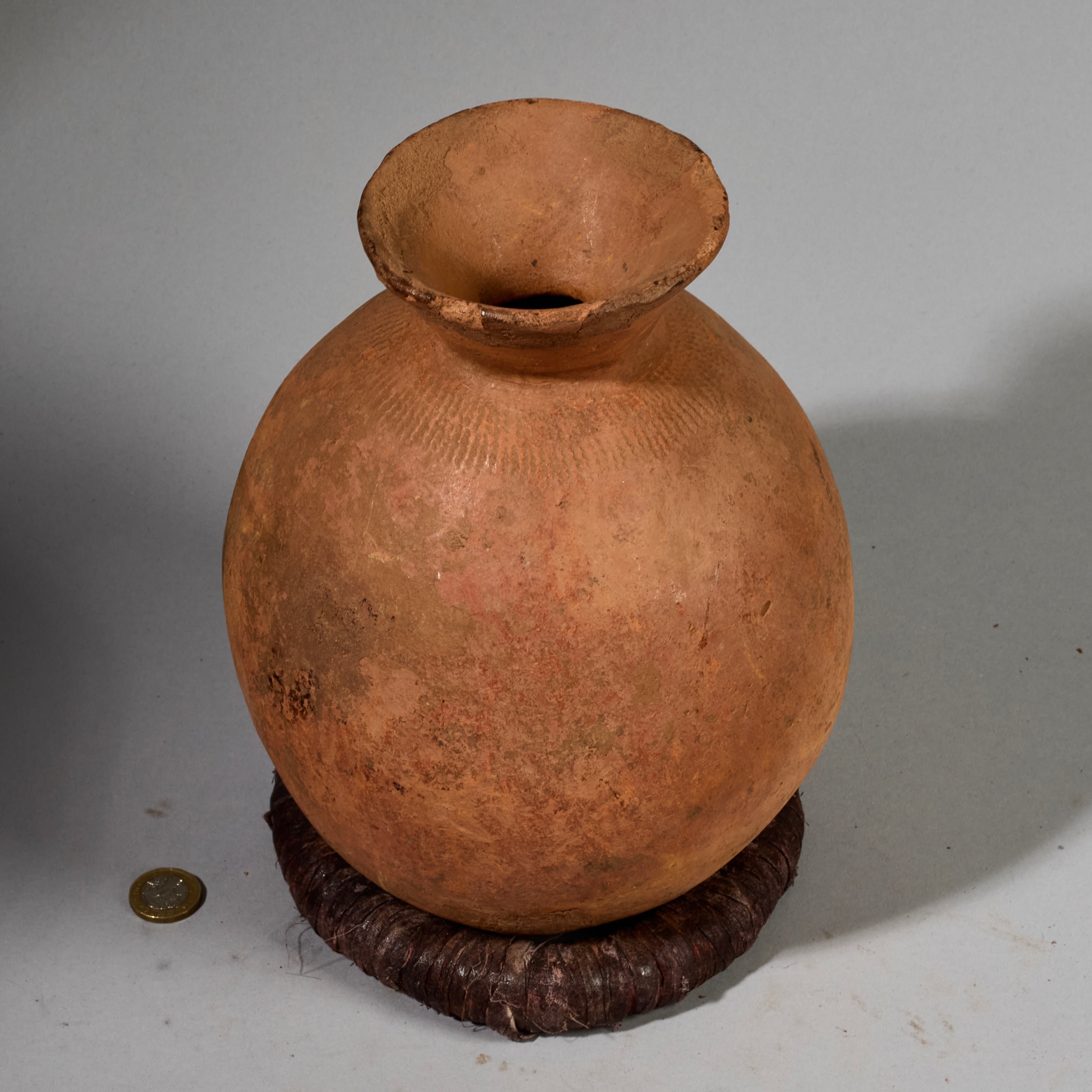 A ROUND OLD TERRACOTTA VESSEL FROM MALI    ( No 6206 )