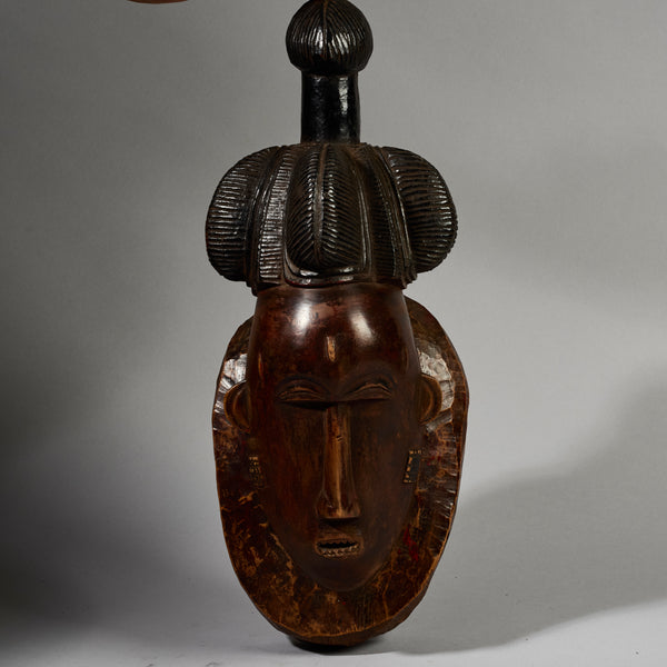 A PRETTY BAULE MASK , EX UK COLLECTION WITH TRADITIONAL BUNCH HAIRSTYLE FROM THE IVORY COAST W.AFRICA ( No 6296 )