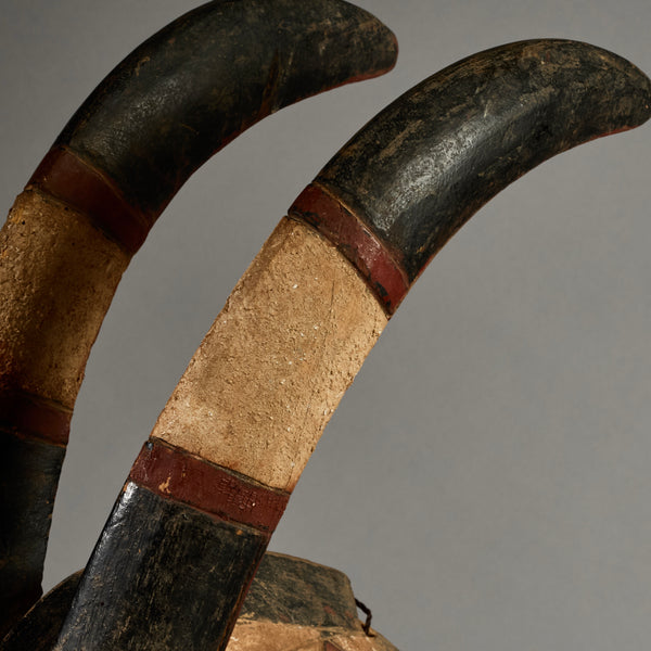 A LOVELY GRAPHIC MOSSi ANTELOPE MASK FROM BURKINA FASO, W AFRICA (No 6263)