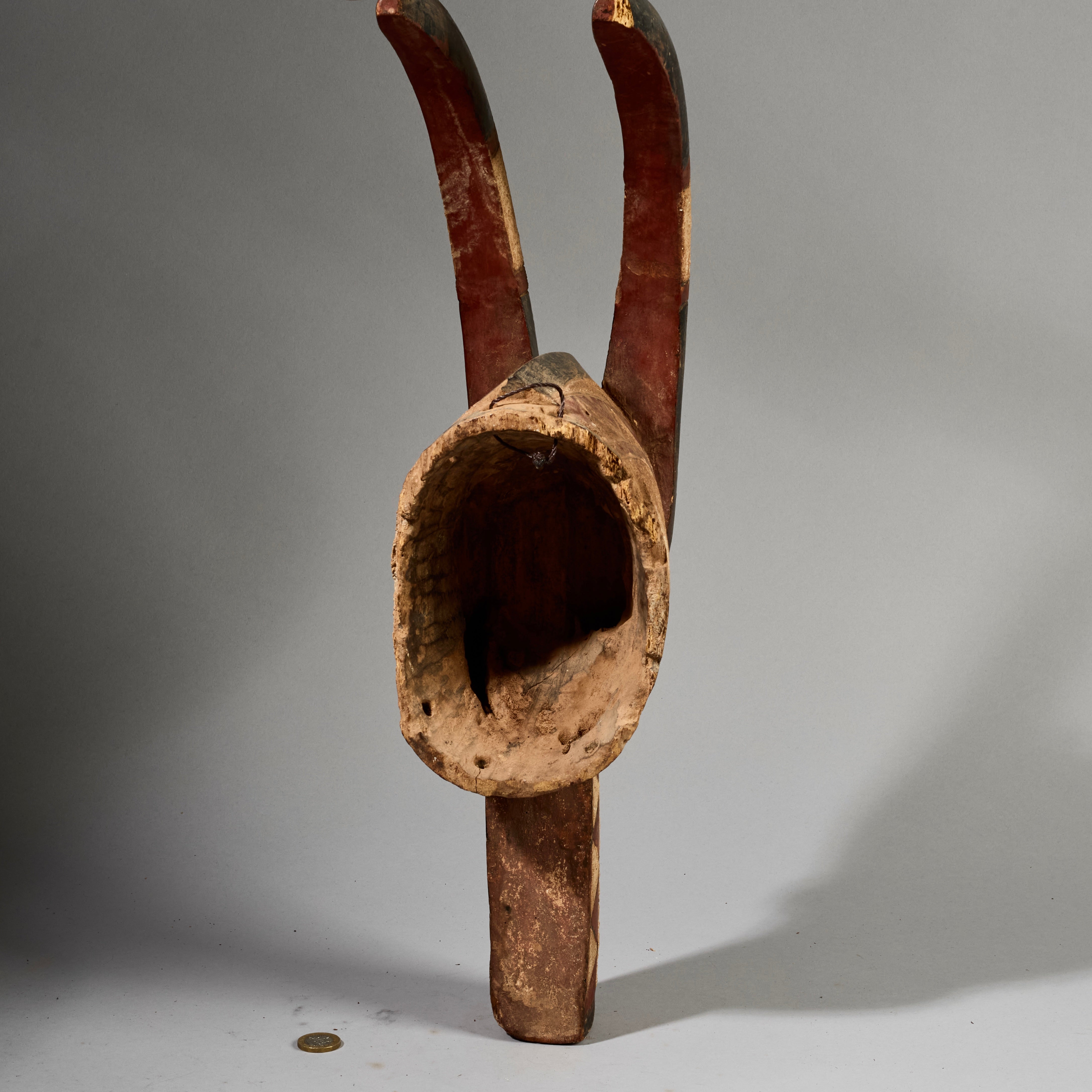 A LOVELY GRAPHIC MOSSi ANTELOPE MASK FROM BURKINA FASO, W AFRICA (No 6263)