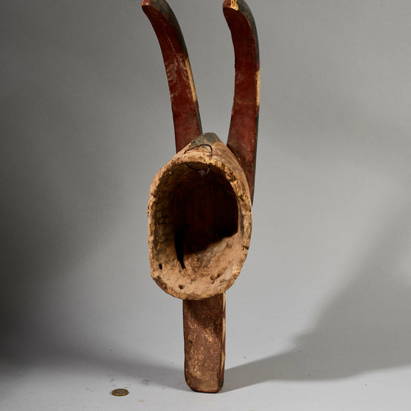 A LOVELY GRAPHIC MOSSi ANTELOPE MASK FROM BURKINA FASO, W AFRICA (No 6263)