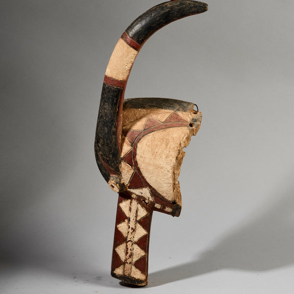 A LOVELY GRAPHIC MOSSi ANTELOPE MASK FROM BURKINA FASO, W AFRICA (No 6263)