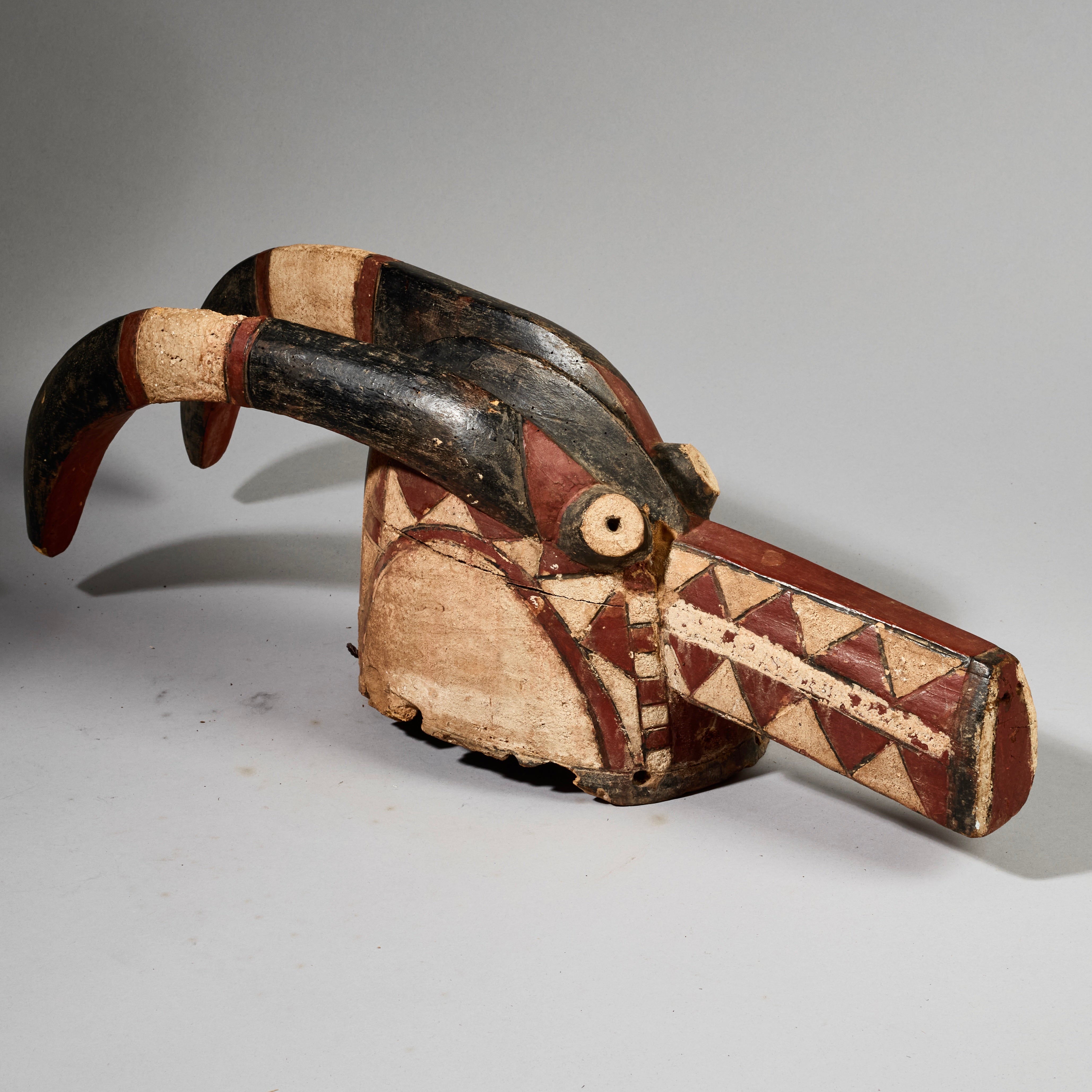 A LOVELY GRAPHIC MOSSi ANTELOPE MASK FROM BURKINA FASO, W AFRICA (No 6263)