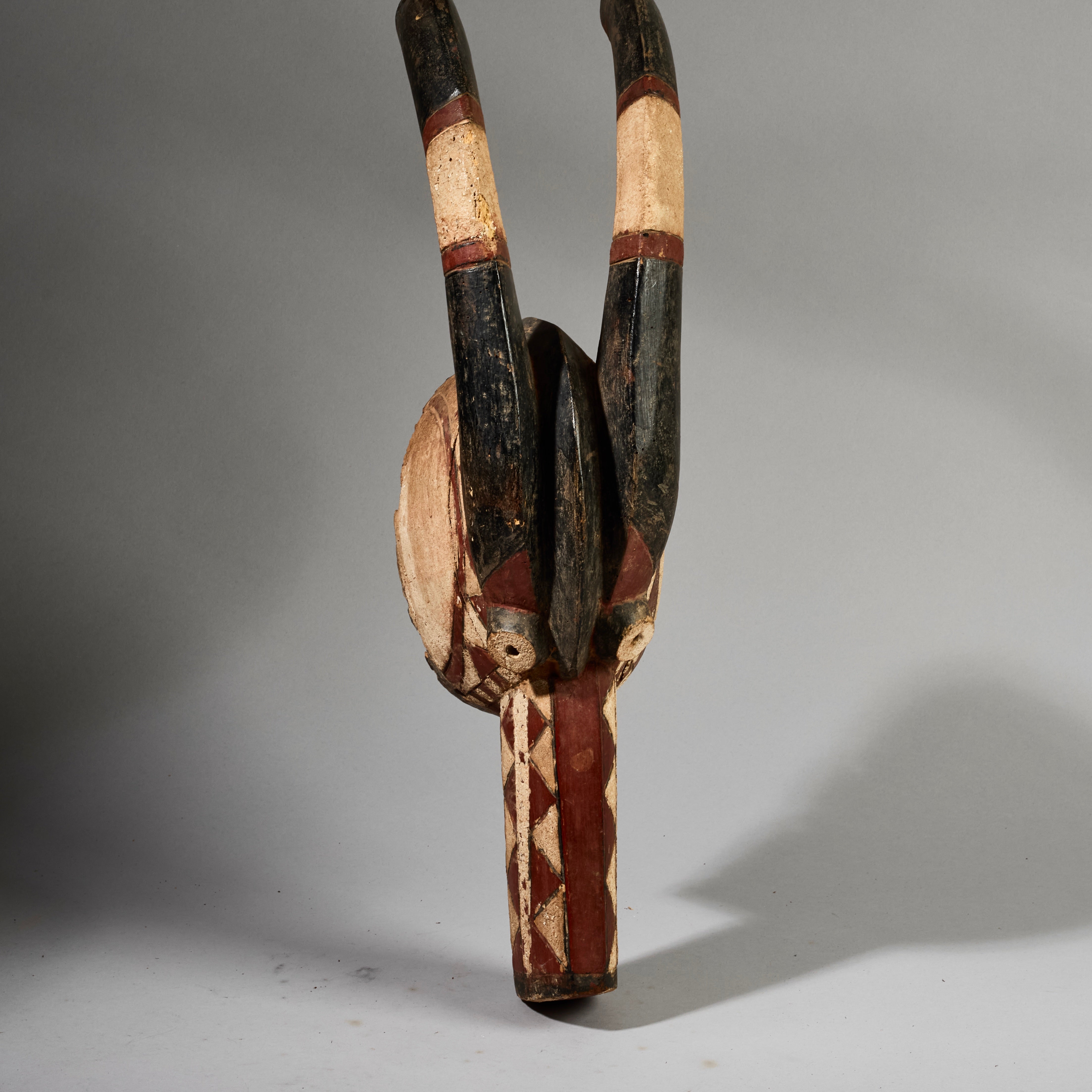 A LOVELY GRAPHIC MOSSi ANTELOPE MASK FROM BURKINA FASO, W AFRICA (No 6263)