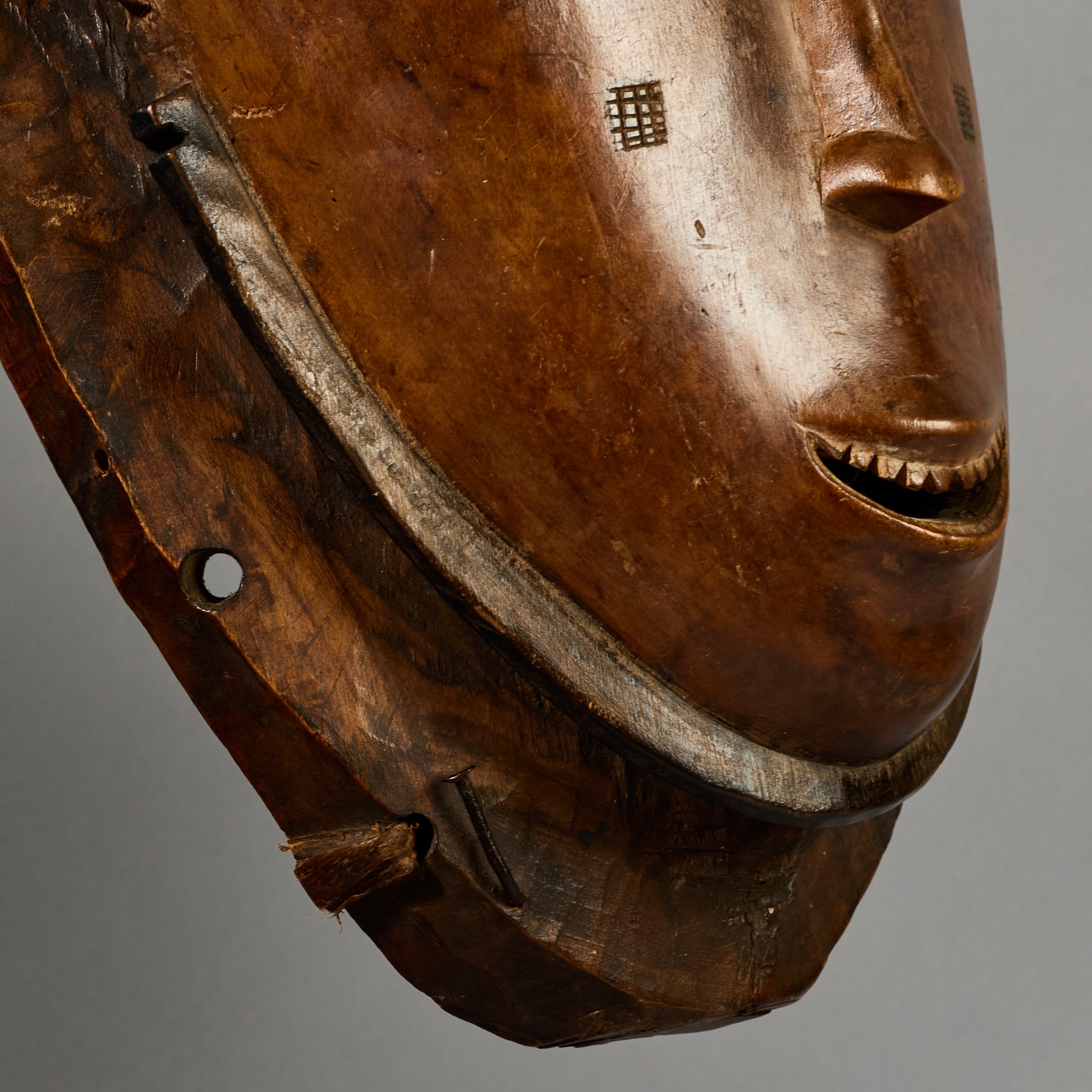 A PRETTY FEMININE MASK, BAULE TRIBE IVORY COAST EX UK COLLECTION ( No 6298)
