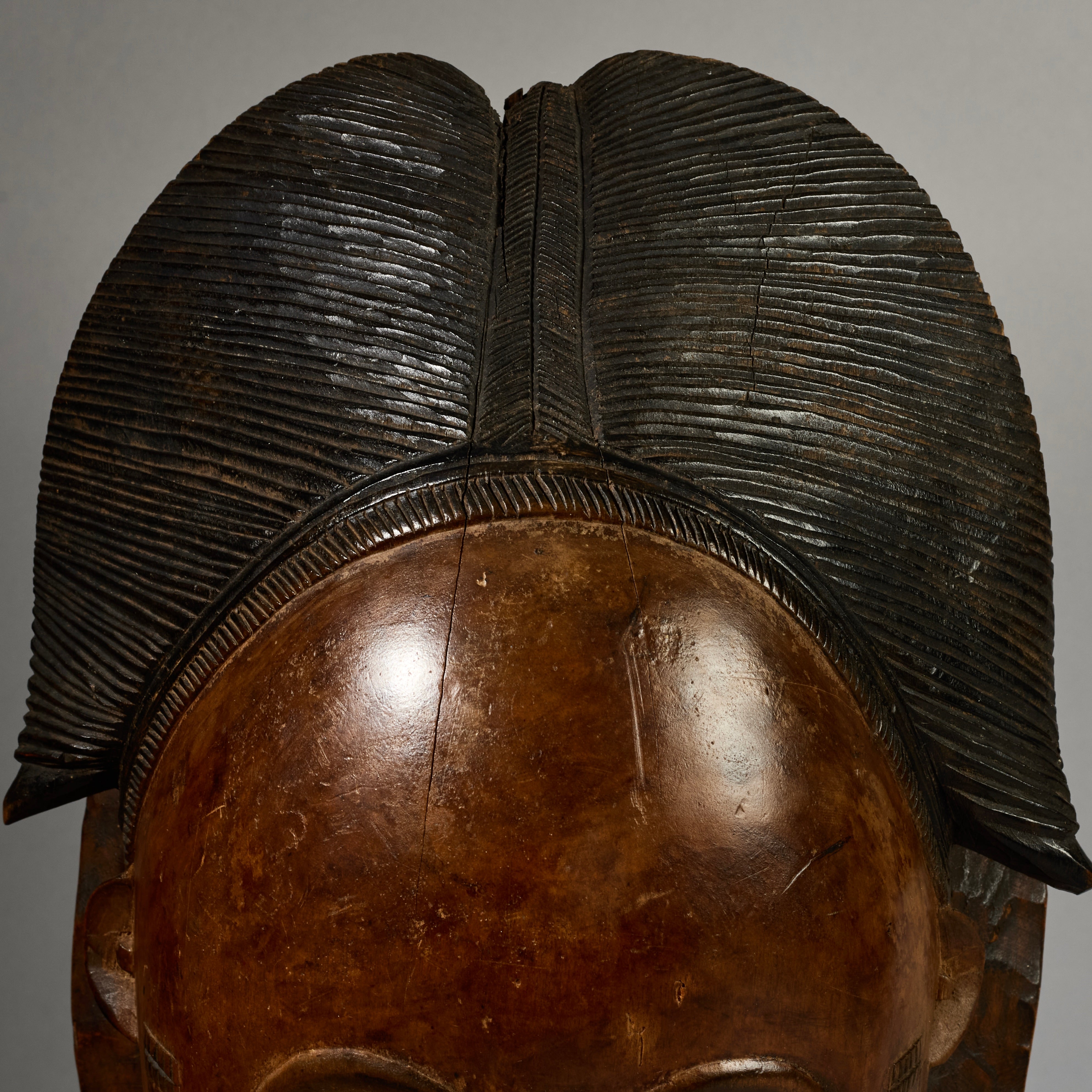 A PRETTY FEMININE MASK, BAULE TRIBE IVORY COAST EX UK COLLECTION ( No 6298)