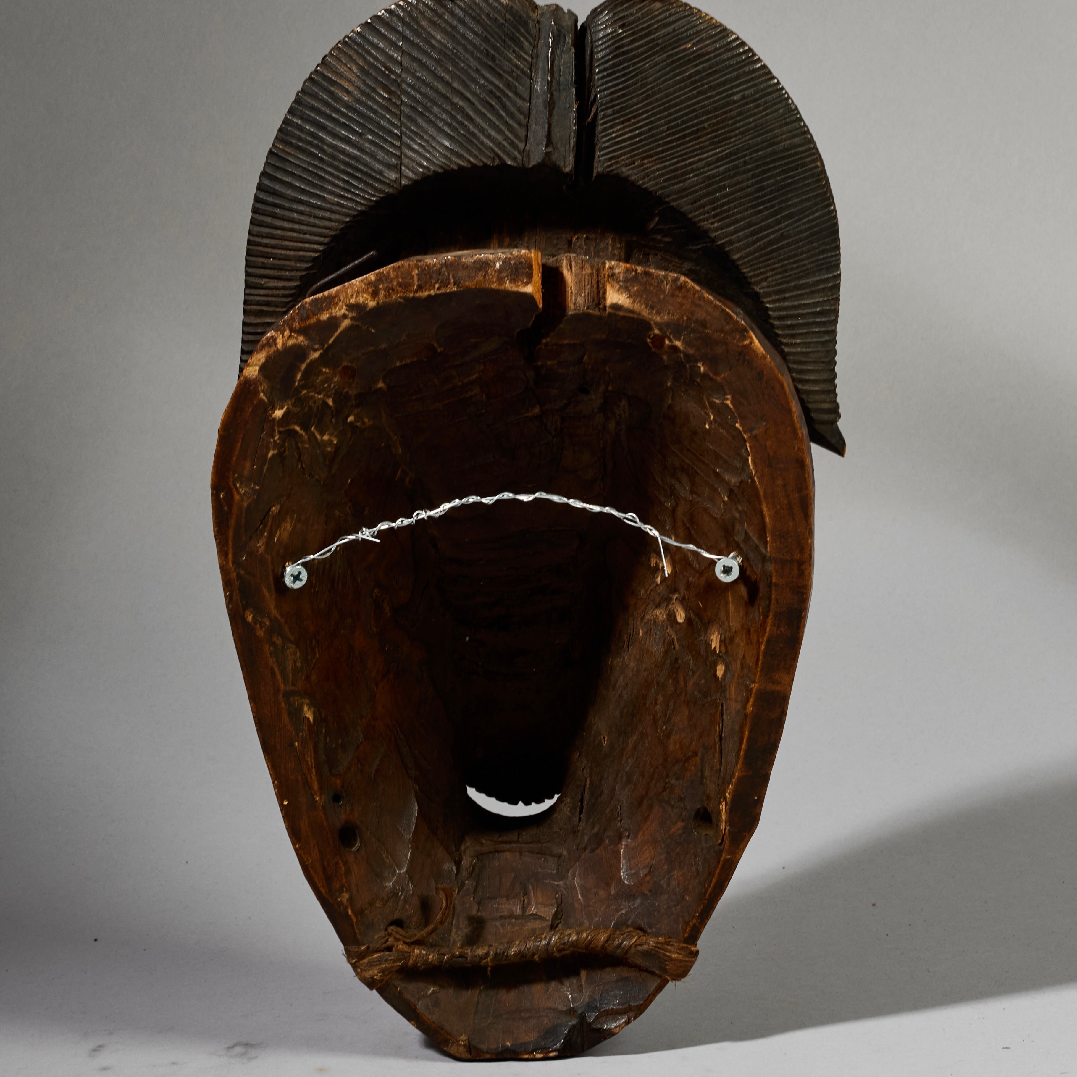 A PRETTY FEMININE MASK, BAULE TRIBE IVORY COAST EX UK COLLECTION ( No 6298)