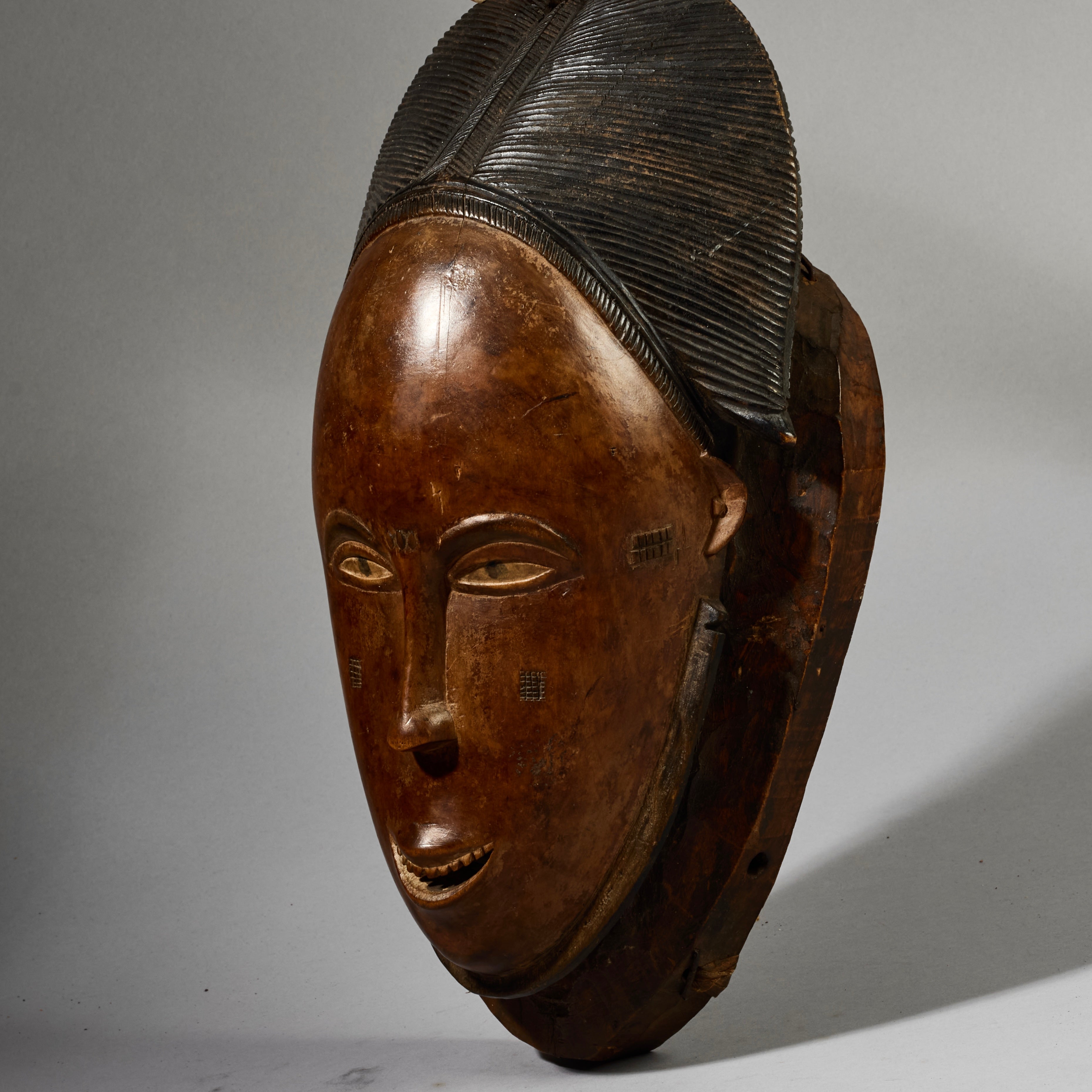 A PRETTY FEMININE MASK, BAULE TRIBE IVORY COAST EX UK COLLECTION ( No 6298)