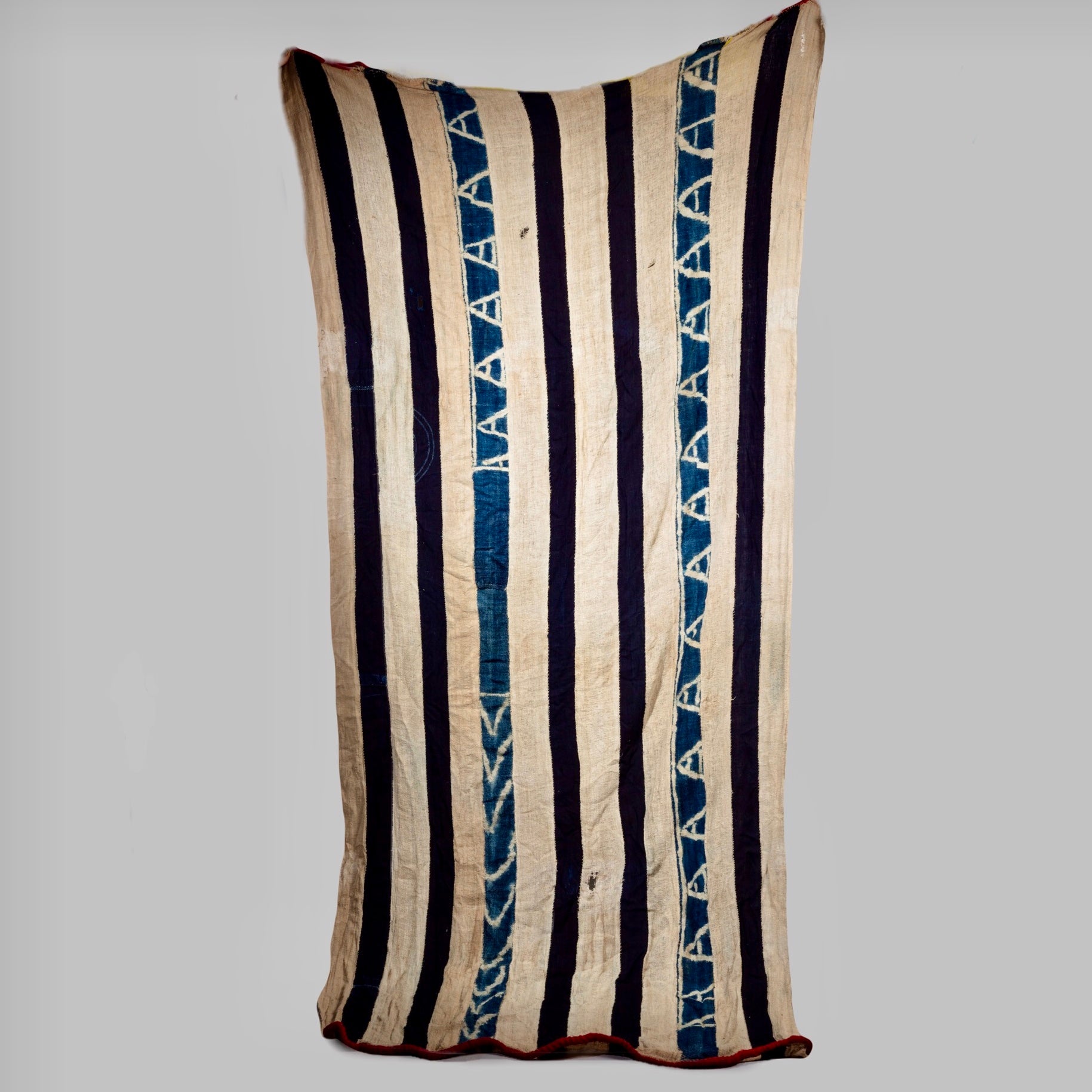 A GRAPHIC NDOP COTTON TEXTILE WRAP  FROM CAMEROUN BAMILEKE TRIBE ( No 2438)