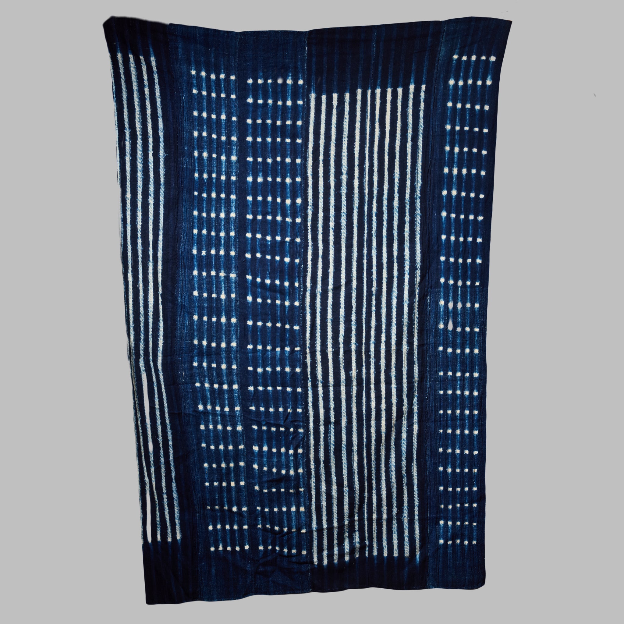 *A DEEP BLUE INDIGO WOMANS CLOTH, MOSSI TRIBE BURKINA FASO( No 2834 )