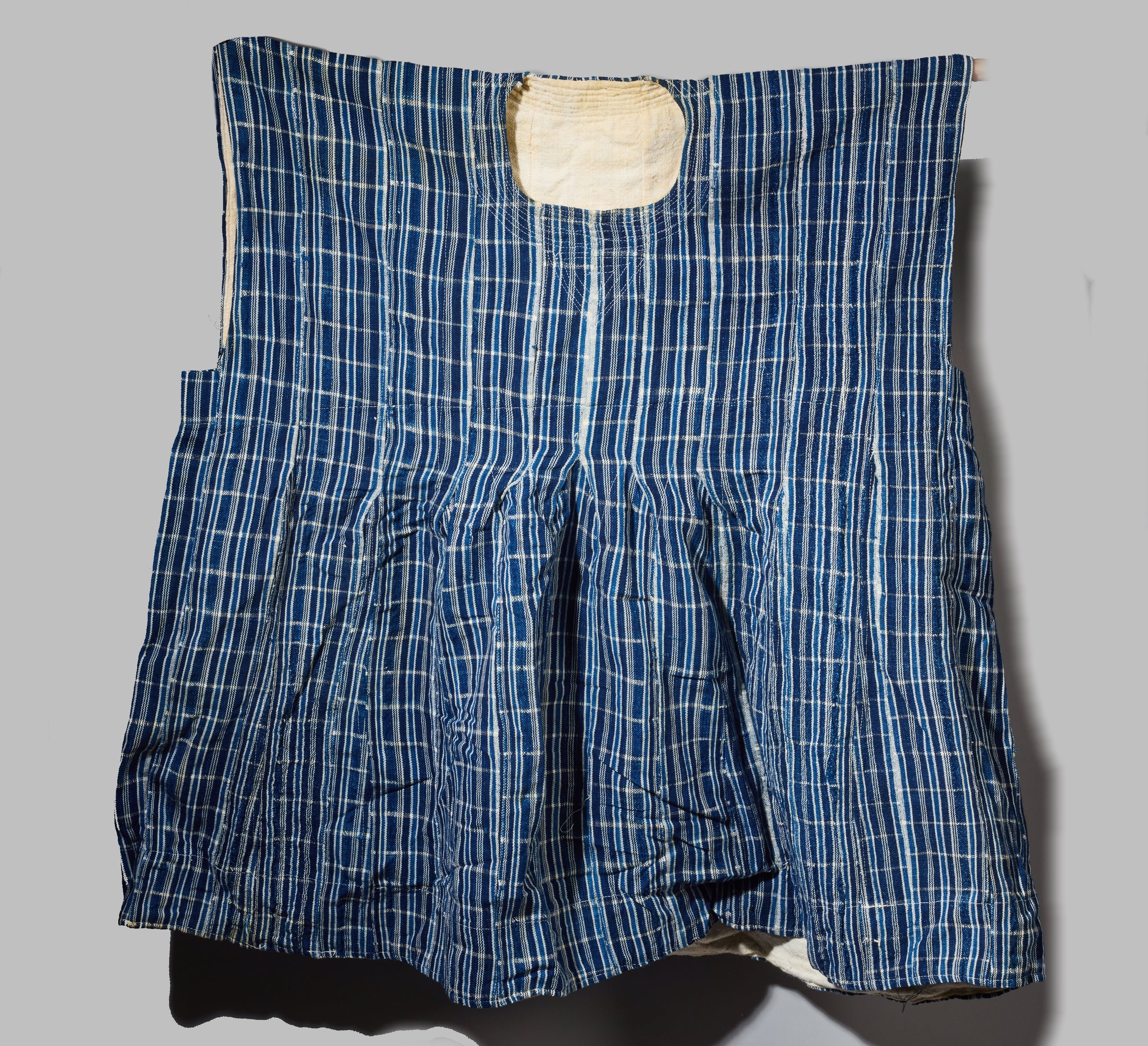 *A STRIPED INDIGO TUNIC BOU BOU FROM NORTHERN GHANA ( No 2812 )