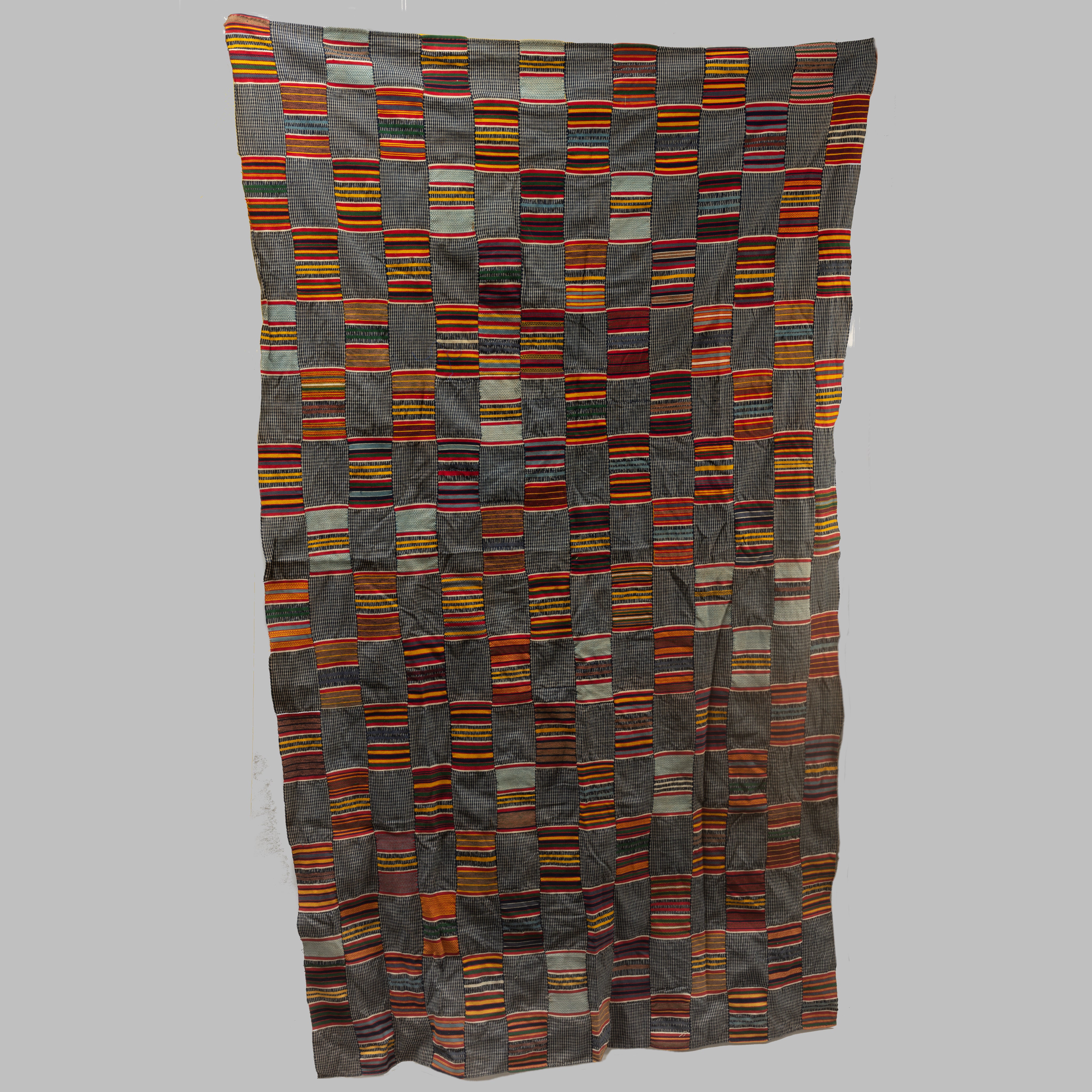 A PRETTY GREY/BLUE PATTERNED WOMANS CLOTH, EWE TRIBE GHANA ( No 4530 )