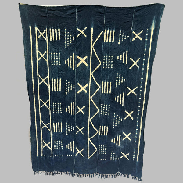 AN ATTRACTIVE INDIGO WOMANS CLOTH, MOSSI TRIBE BURKINA FASO( No 4694 )