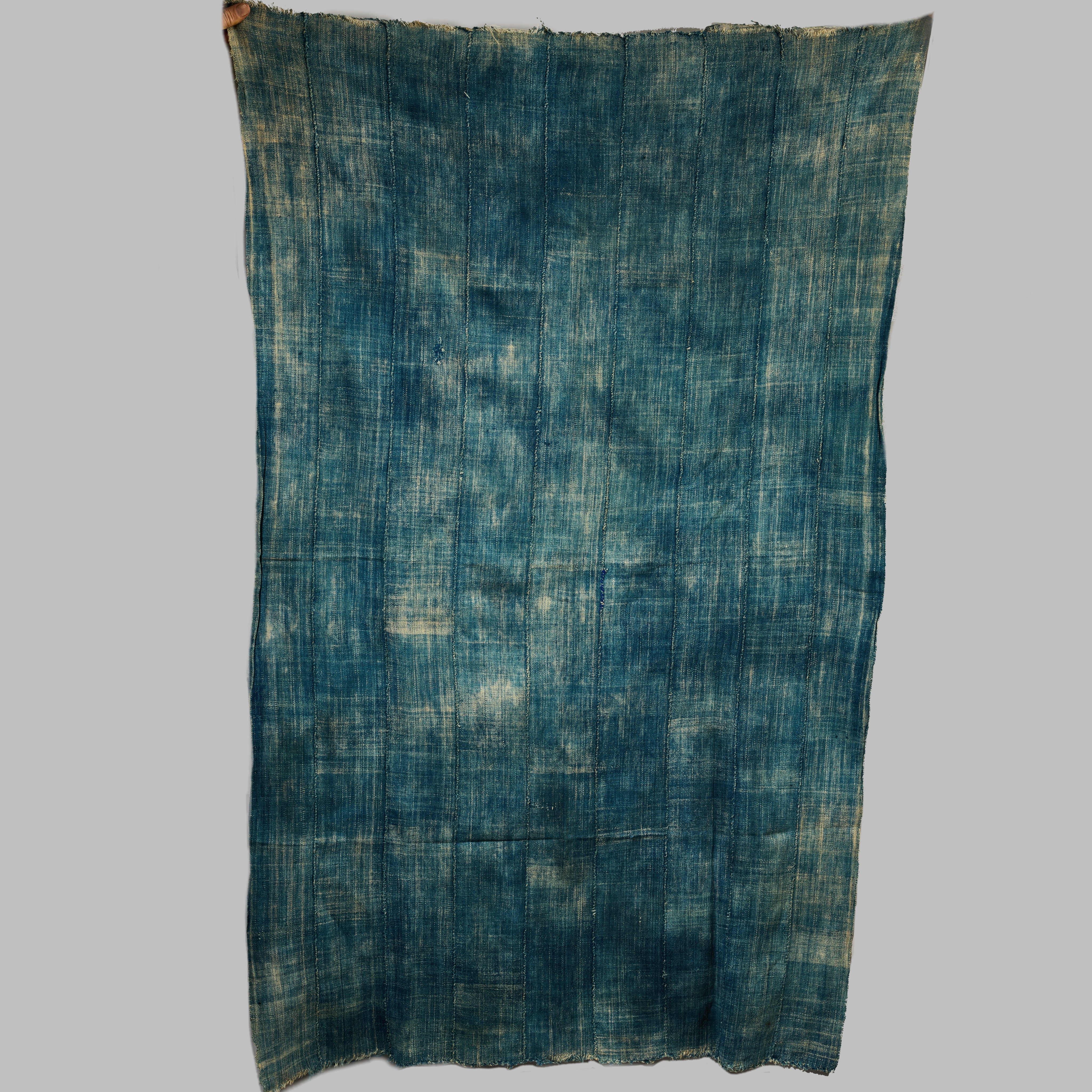 A  WELL PATINATED INDIGO WOMANS CLOTH, MOSSI TRIBE BURKINA FASO ( No 4914 )