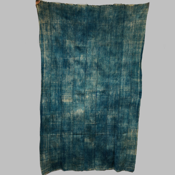 A  WELL PATINATED INDIGO WOMANS CLOTH, MOSSI TRIBE BURKINA FASO ( No 4914 )