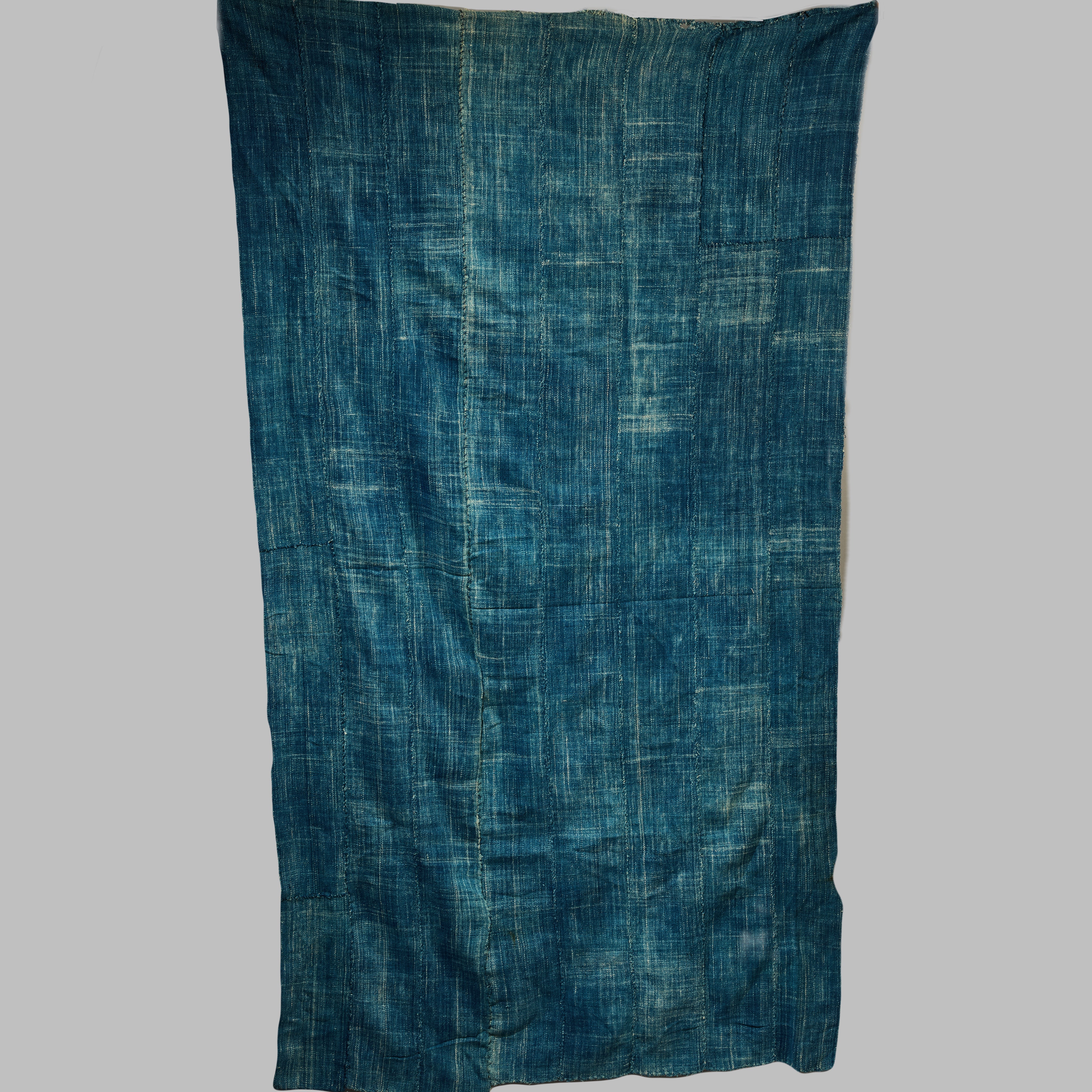 A BEAUTIFUL BLUE PATINATED INDIGO WOMANS CLOTH, MOSSI TRIBE BURKINA FASO ( No 4915 )