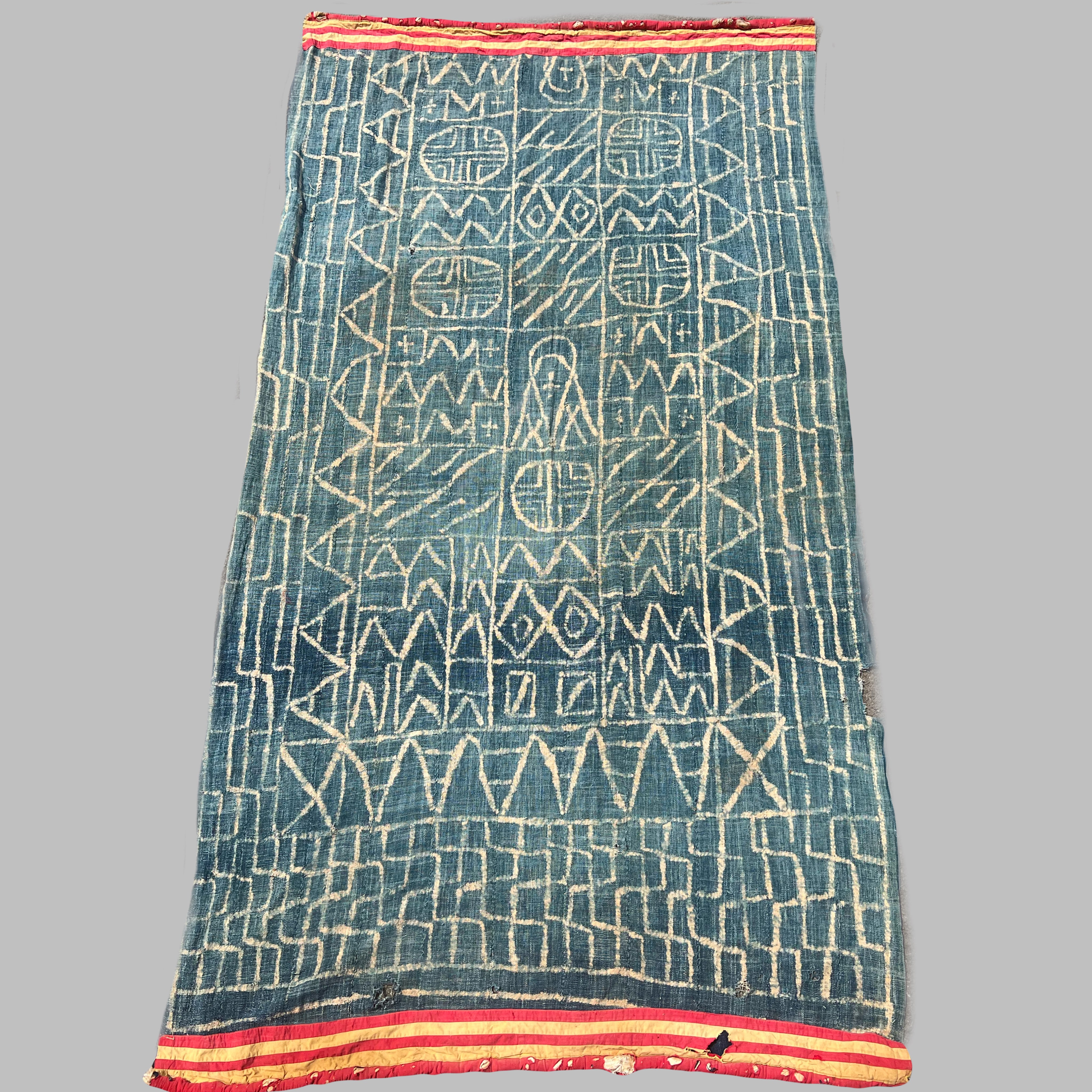 A STRIKING LARGE  NDOP RAW COTTON FABRIC FROM BAMILEKE TRIBE OF CAMEROON( No 5109 )