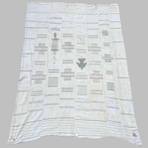 A LARGE FINE WHITE COTTON CLOTH FROM THE SENUFO YRIBE OF THE IVORY COAST  ( No 5090 )