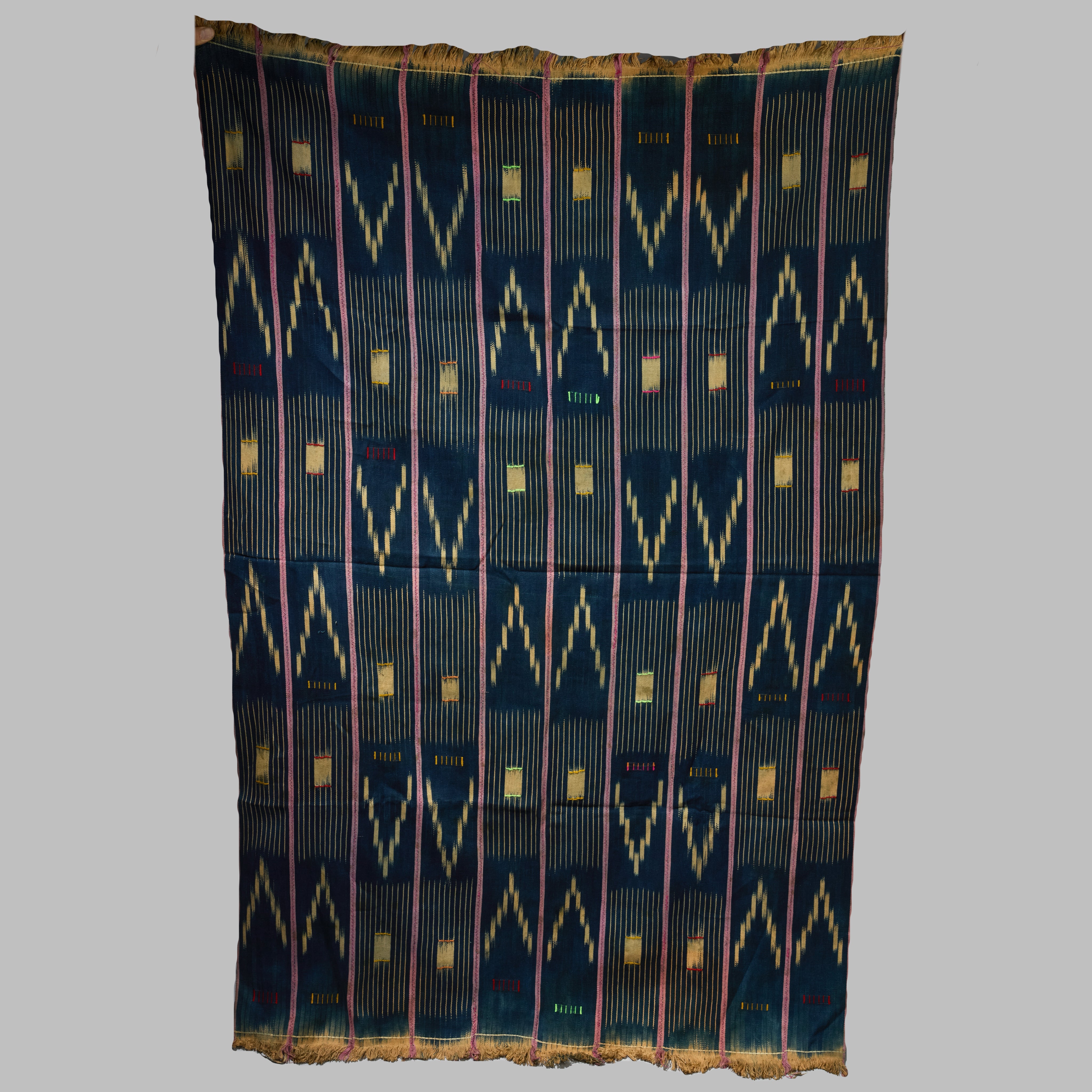 A BEAUTEOUS BAULE TRIBE WOMANS CLOTH, IVORY COAST  ( No 5143 )