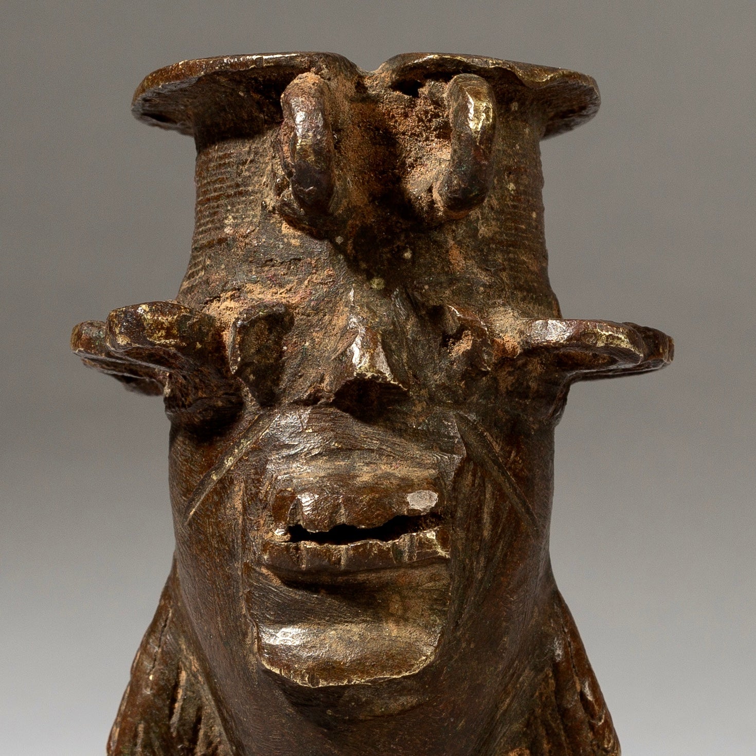 A WONDERFUL BRONZE FIGURATIVE PIPE, YORUBA TRIBE OF NIGERIA W AFRICA ( No 463)