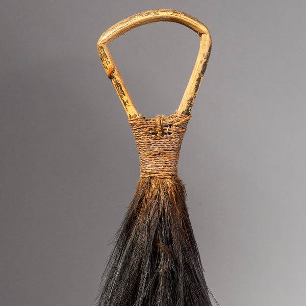 A FEATHER & REED FLY WHISK FROM PAPUA NEW GUINEA ( No 4013)