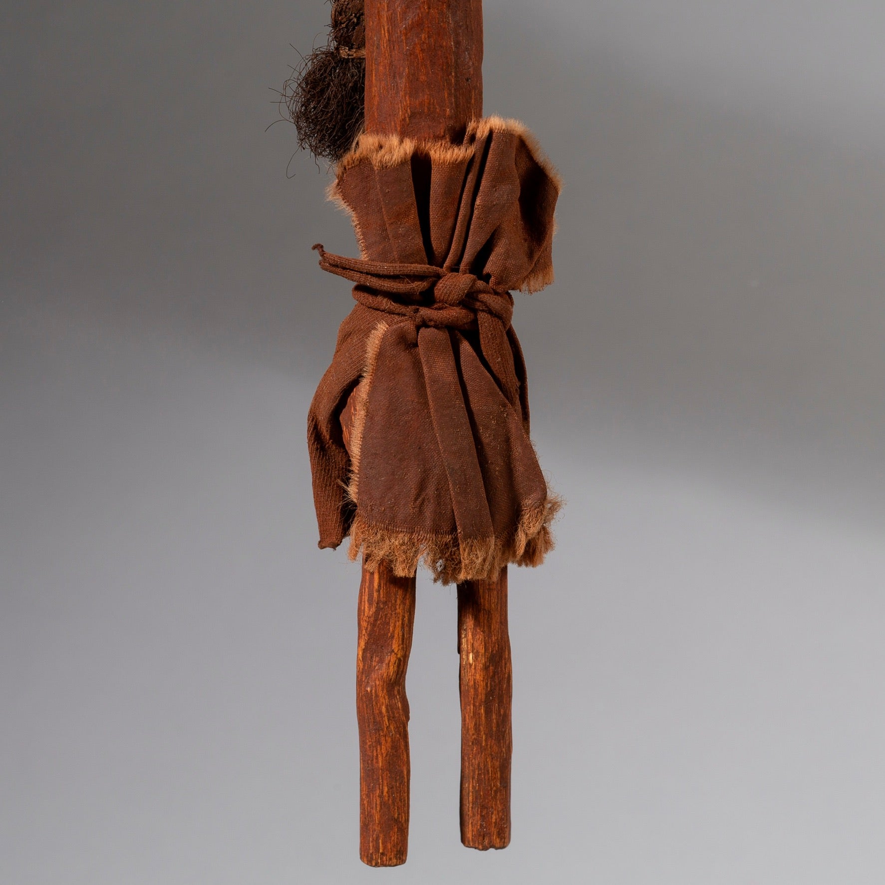 AN ATTRACTIVE HIMBA DOLL WITH LEATHER APRON, NAMIBIA( No 3124)