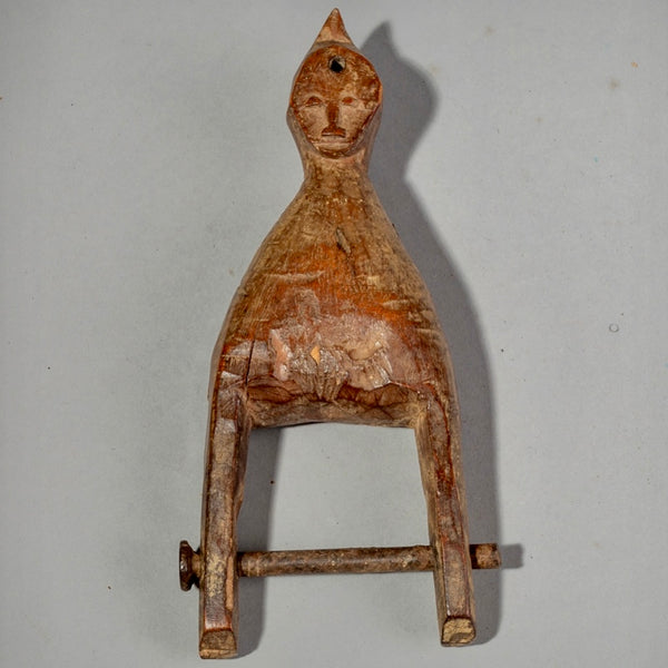 A FOLKSY FIGURATIVE HEDDLE PULLEY. BAULE TRIBE IVORY COAST (No 1803 )