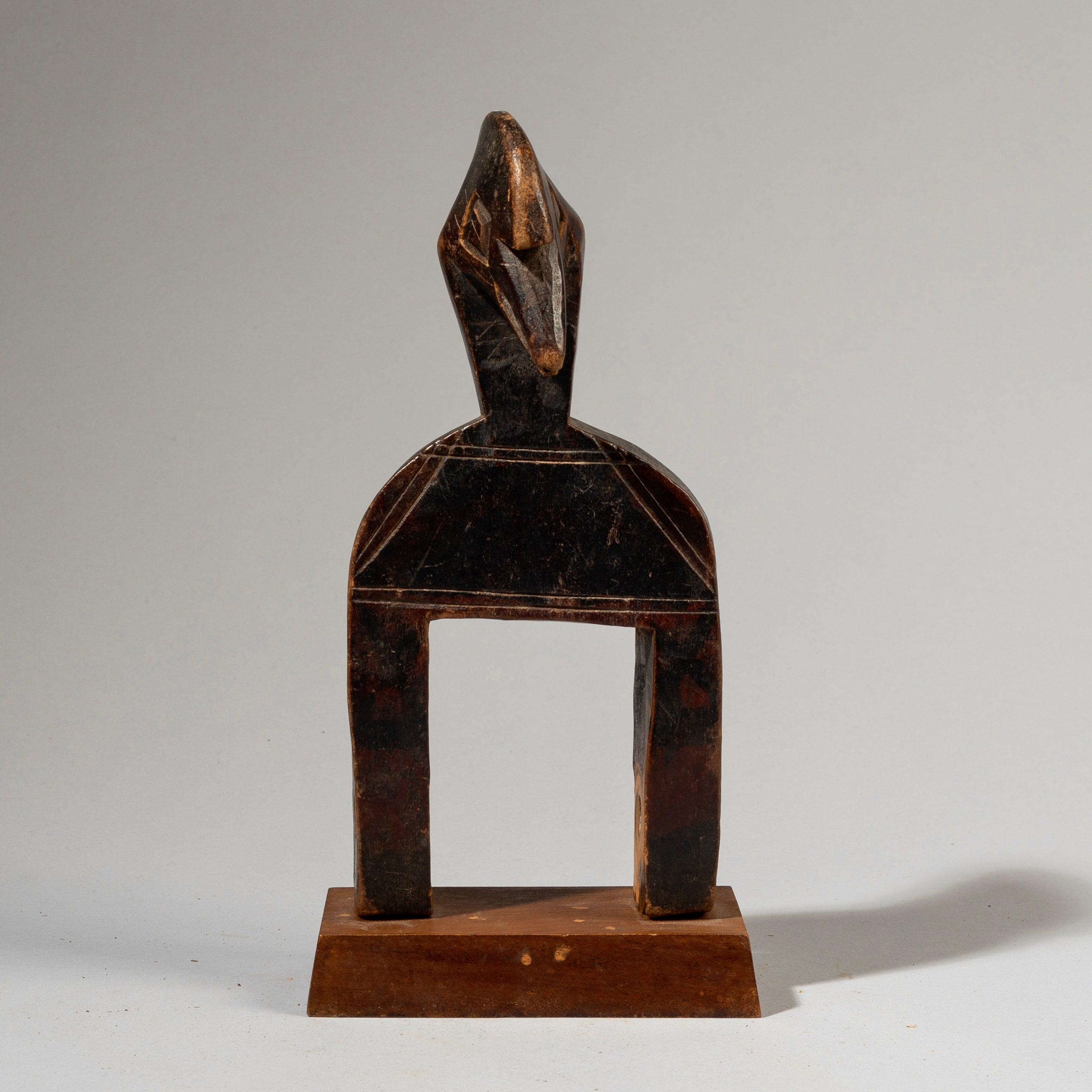 A PRETTY SENUFO HEDDLE PULLEY EX UK COLLECTION, FROM IVORY COAST W. AFRICA ( No 4599)
