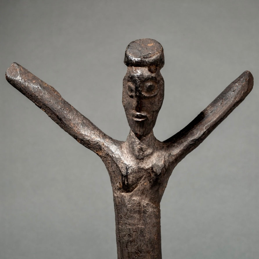 A DYNAMIC LOBI WITH OUTSTRETCHED ARMS (No 178)