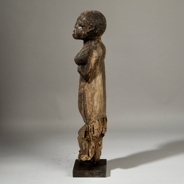 A TALL FON ALTAR FIGURE WITH CEREMONIAL LIBATIONS, BENIN WEST AFRICA ( No 548)