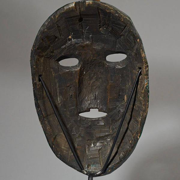 A STRIKING LAMPUNG MASK FROM INDONESIA (No 3050 )