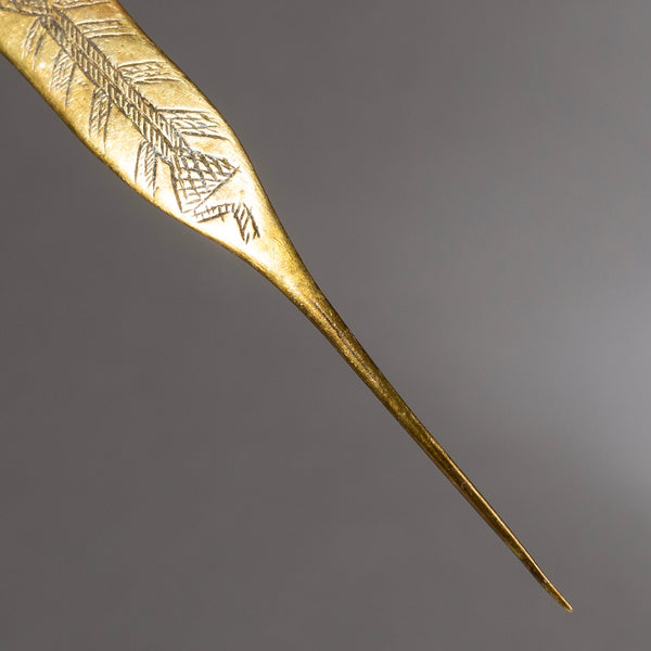 A DIVINE BRASS HAIRPIN FROM MWILA TEIBW OF NAMIBIA SW AFRICA  ( No 578 )