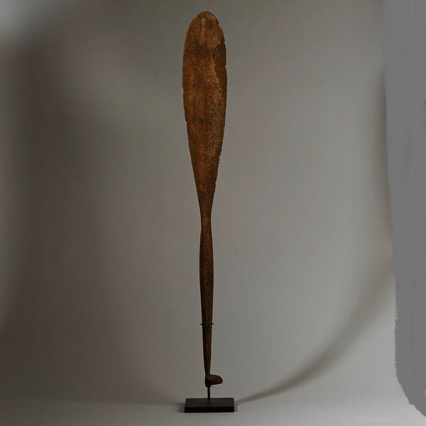 A CORAL TEXTURED OAR FROM INDONESIA ( No 4022)