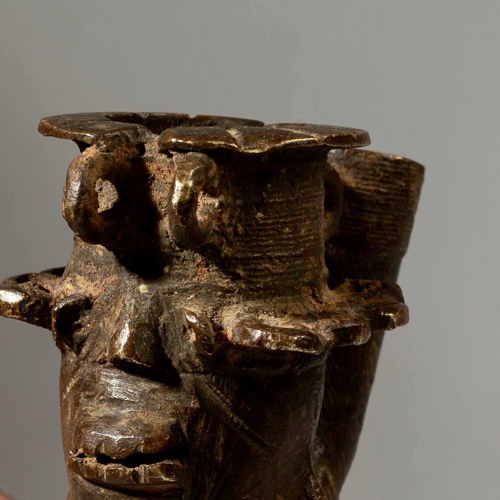 A WONDERFUL BRONZE FIGURATIVE PIPE, YORUBA TRIBE OF NIGERIA W AFRICA ( No 463)