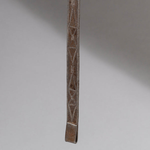 *A PRETTY ENGRAVED PENDANT, MWILA TRIBE OF NAMIBIA SW AFRICA (No 4716)