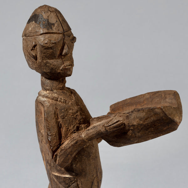 AN UNEXPECTED LOBI THIL FIGURE, WITH A BOOK, BURKINA FASO ( No 753 )