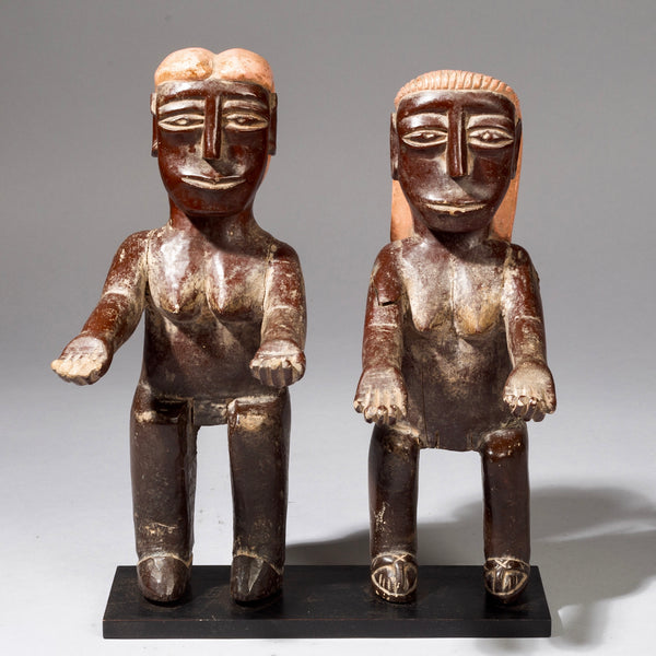 A CHARMING LARGE PAIR OF UNUSUAL EWE TRIBE STATUES ( No 327)