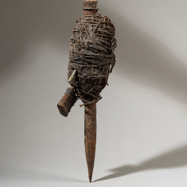 A LARGE MYSTERIOUS SPIKE FETISH FON TRIBE  BENIN W AFRICA ( No 3033 )