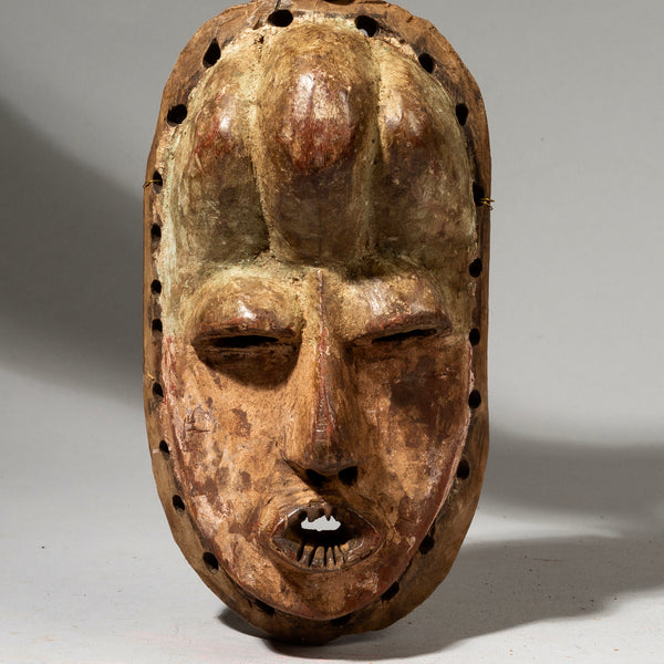 A BUMPY SICKNESS MASK FROM THE CONGO ( No 820)