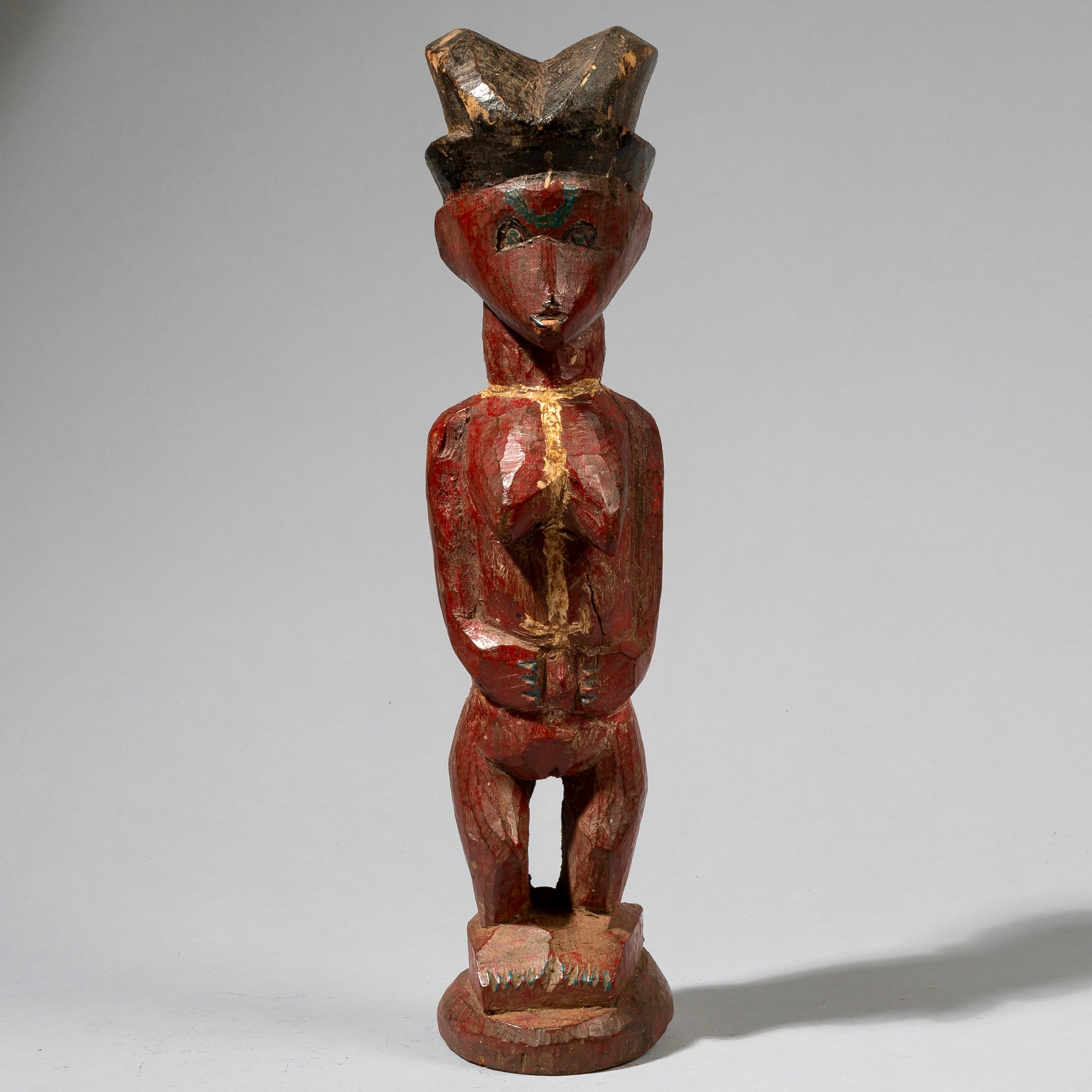 A RADICALLY RED ATTYE COLON FIGURE FROM THE IVORY COAST  ( No 729 )