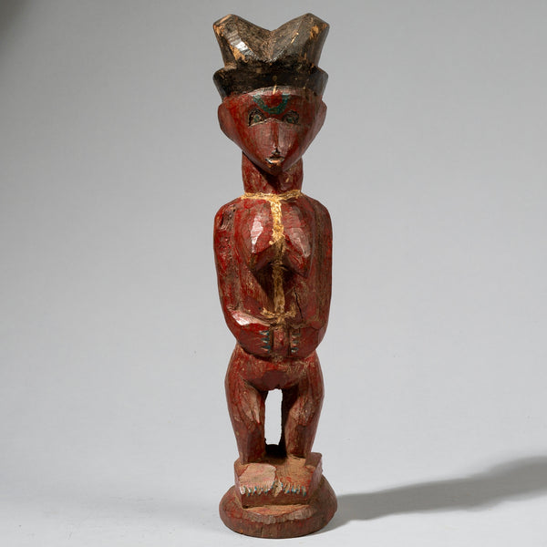 A RADICALLY RED ATTYE COLON FIGURE FROM THE IVORY COAST  ( No 729 )