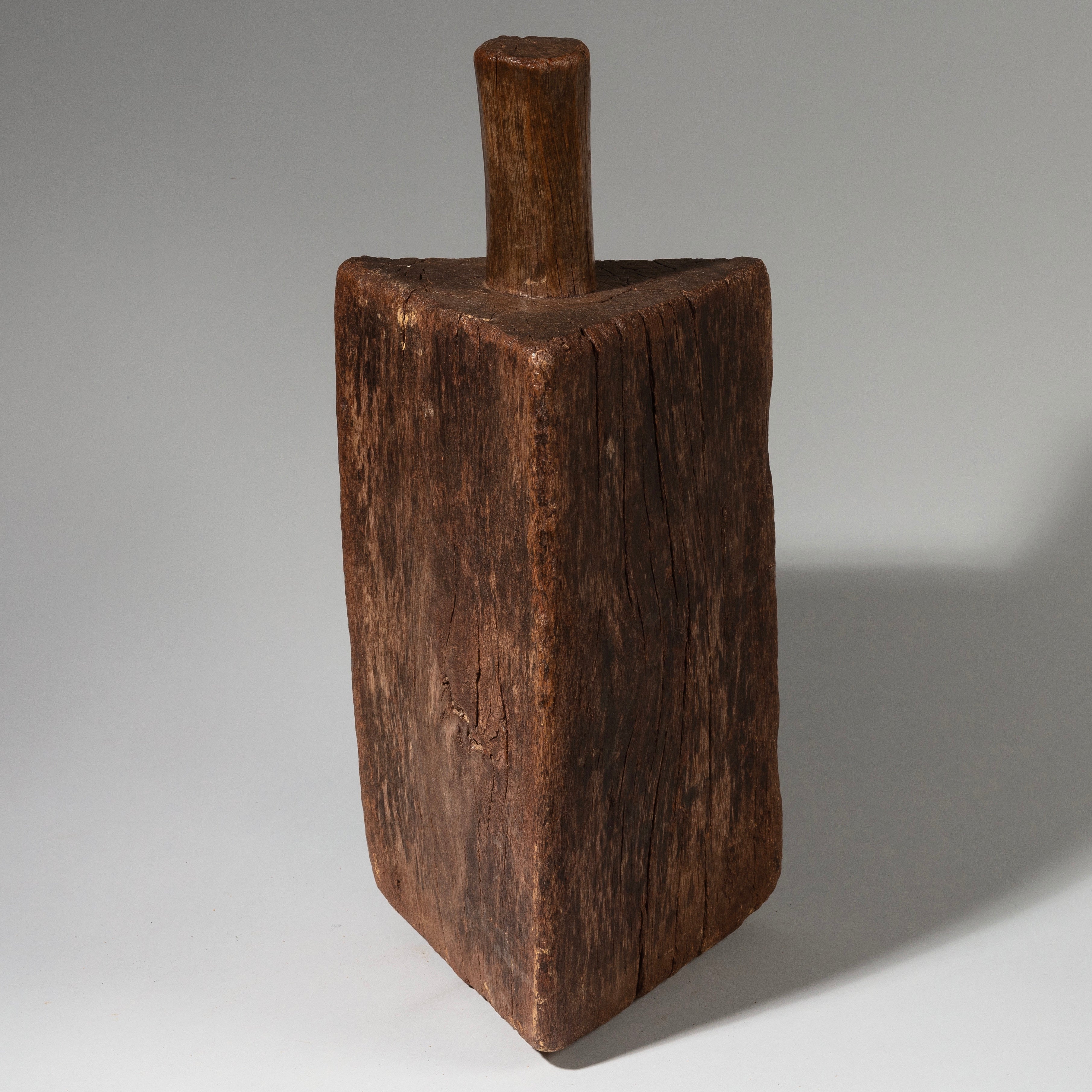 AN ABSTRACT PRACTICAL WOOD CART CHOCK FROM BURKINA FASO  ( No 1274)